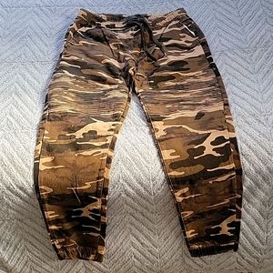 Camo Pants 🤎